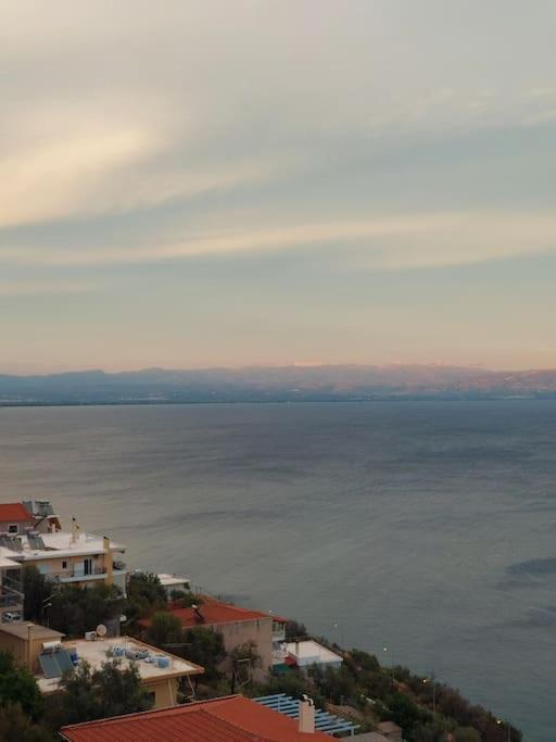 Simply Meraki Gytheian Apt With Panoramic Sea View Gythio Exterior foto